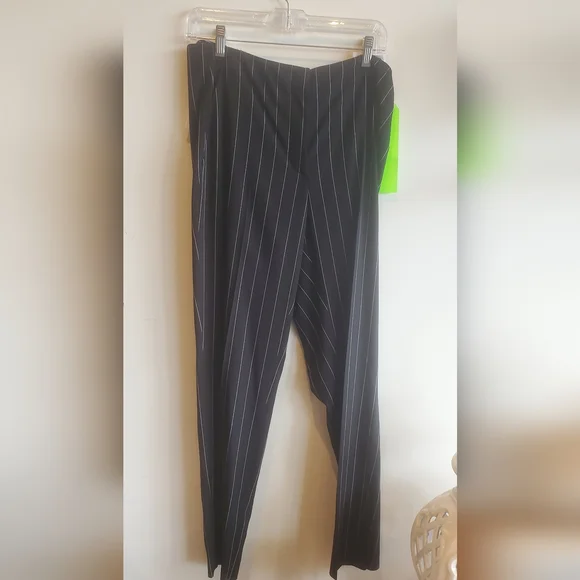 Ralph Lauren Purple Label pinstriped 3 pc suit - Picture 7 of 9